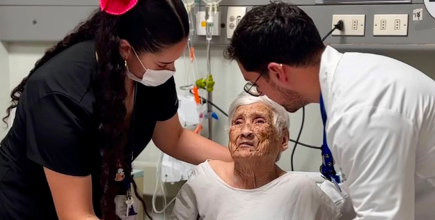 PERSONA MAYOR DE 101 AÑOS FUE INTERVENIDA EXITOSAMENTE EN EL COMPLEJO ASISTENCIAL DE LOS ÁNGELES